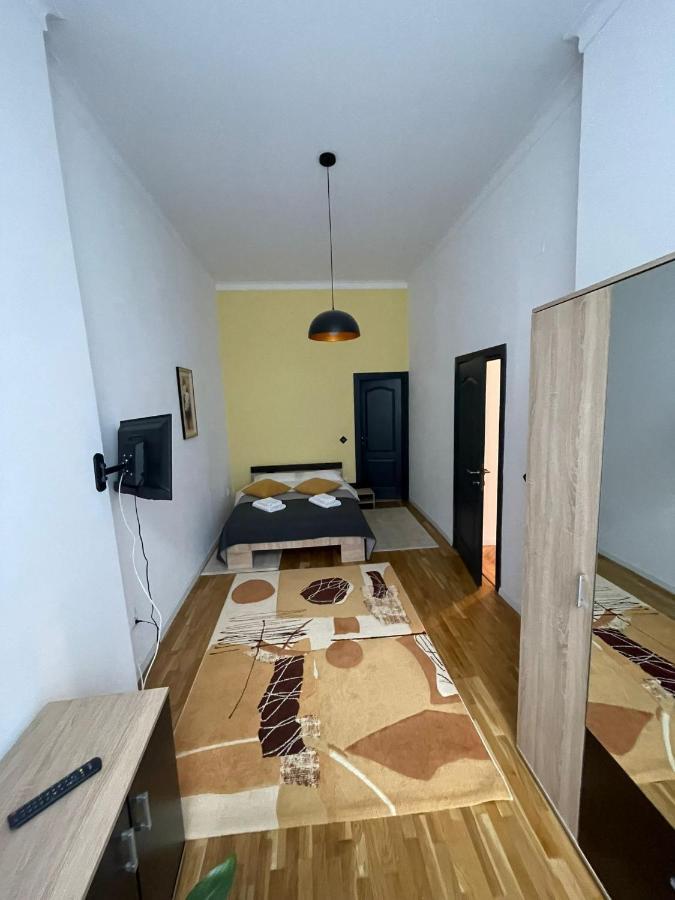 Central Apartment With 2 Bedrooms And 2 Bathrooms Oradea Bagian luar foto