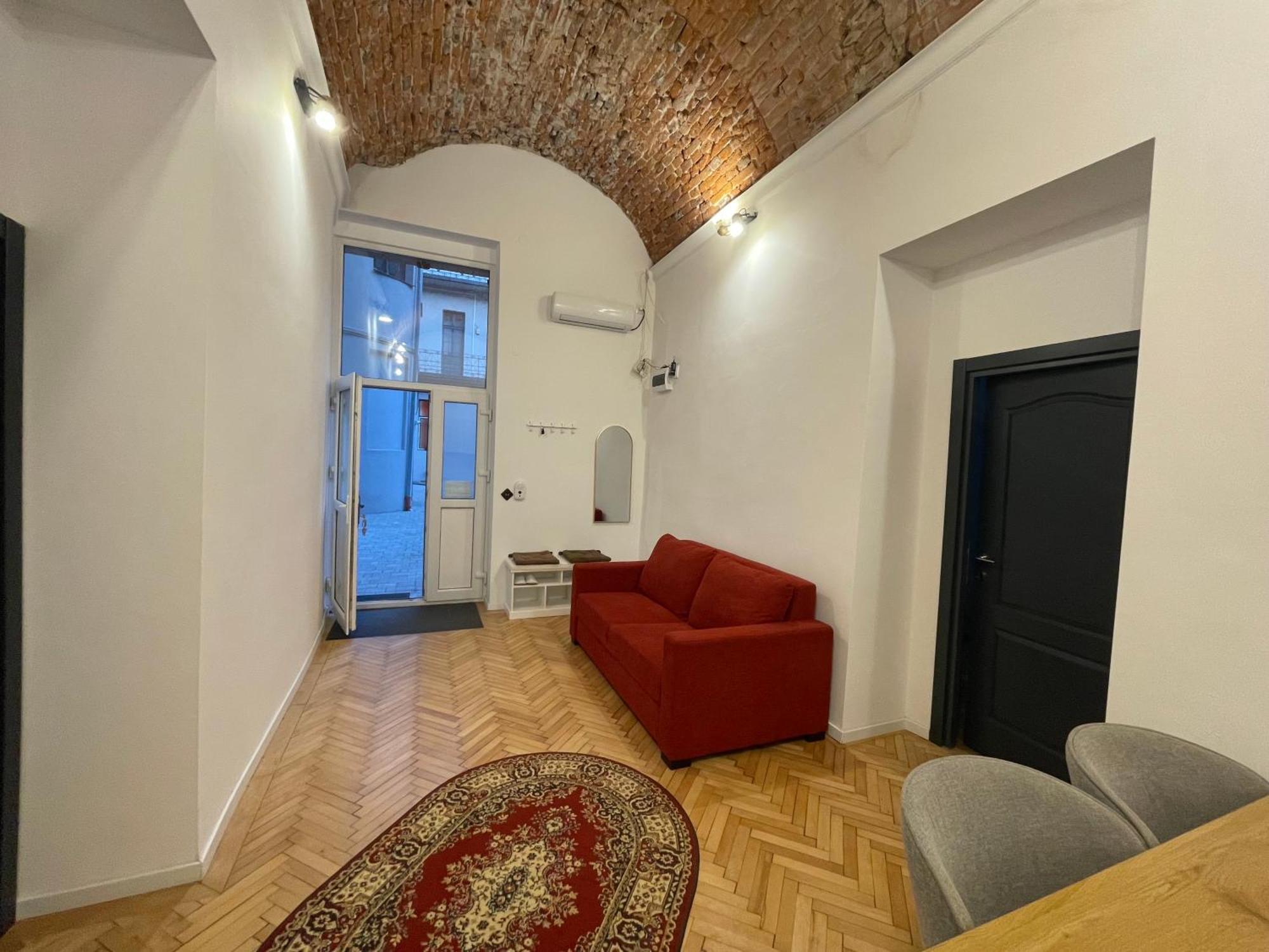 Central Apartment With 2 Bedrooms And 2 Bathrooms Oradea Bagian luar foto