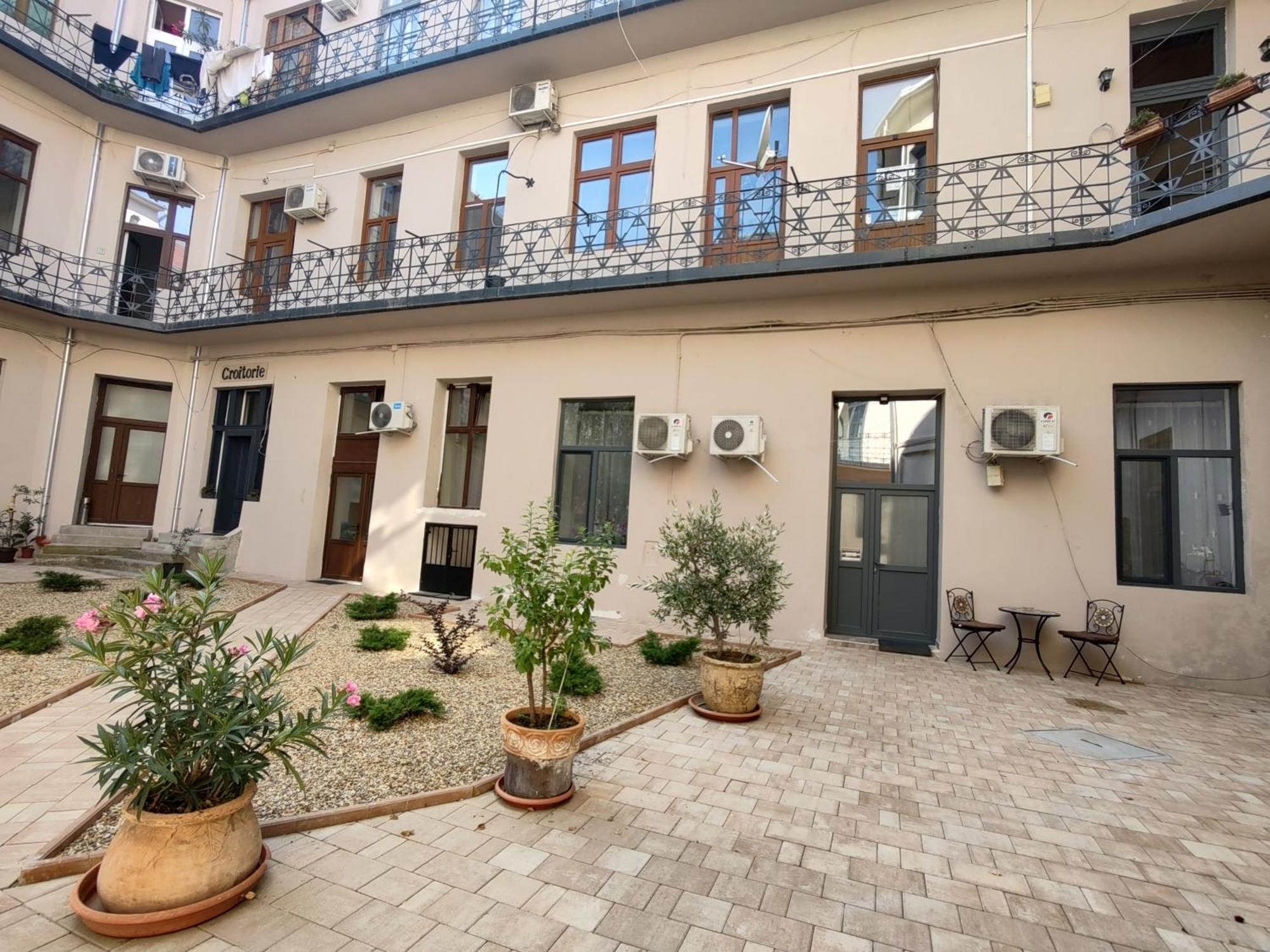 Central Apartment With 2 Bedrooms And 2 Bathrooms Oradea Bagian luar foto